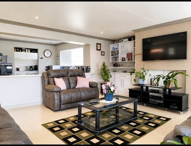 3 BEDROOM HOUSE FOR SALE IN REEBOK